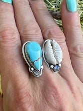 Load image into Gallery viewer, Siren Turquoise shell ring
