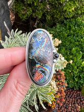 Load image into Gallery viewer, Oil slick.. Sterling silver Labradorite statement ring
