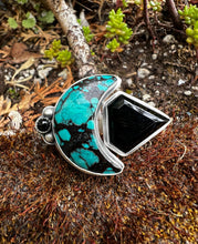 Load image into Gallery viewer, Turquoise crescent moon onyx statement ring
