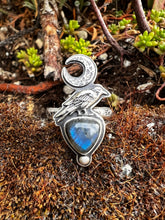 Load image into Gallery viewer, Raven talisman ring
