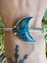 Load image into Gallery viewer, Crescent moon stacker cuff
