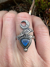 Load image into Gallery viewer, Raven talisman ring
