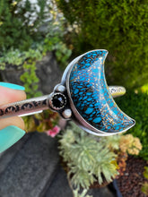 Load image into Gallery viewer, Crescent moon stacker cuff
