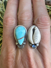 Load image into Gallery viewer, Siren Turquoise shell ring
