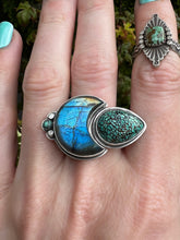 Load image into Gallery viewer, Labradorite and Turquoise statement ring
